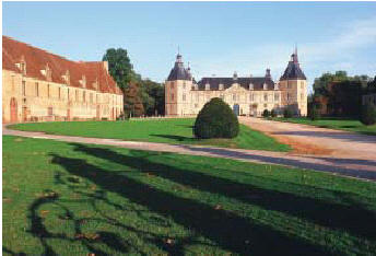    (le Château de Sully)